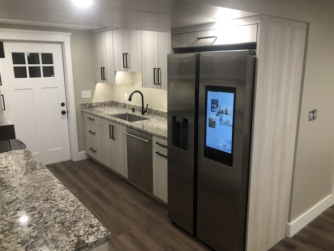 Building Photo - 10122 Buttercup Dr