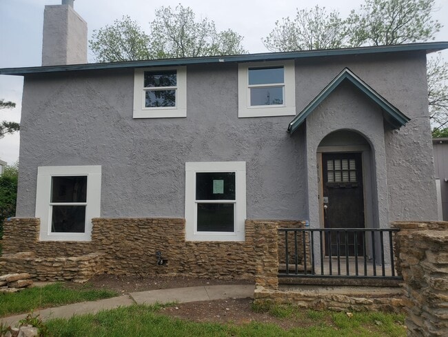 Building Photo - 410 Bridge St Rental
