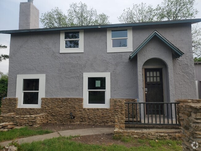 Building Photo - 410 Bridge St Rental