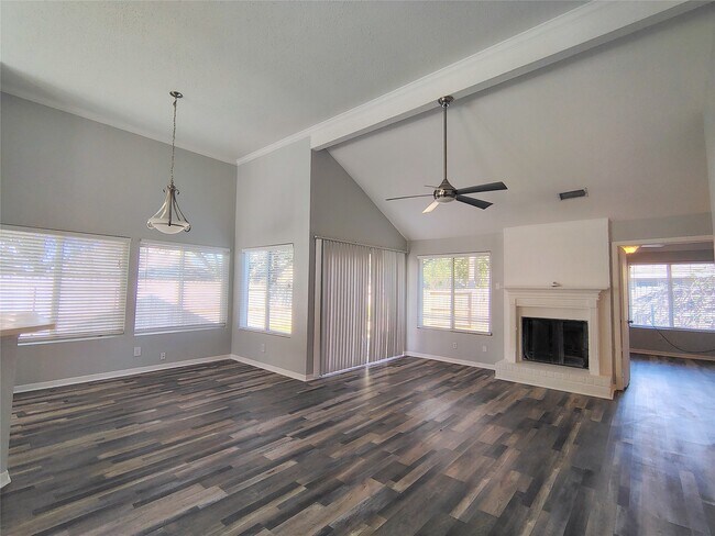 Photo - 4403 Waterfall Way