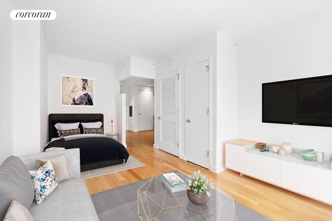 Photo - 247 N 7th St