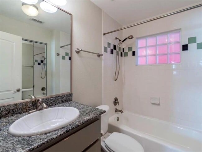 Photo - 1422 Collier St Unit 206