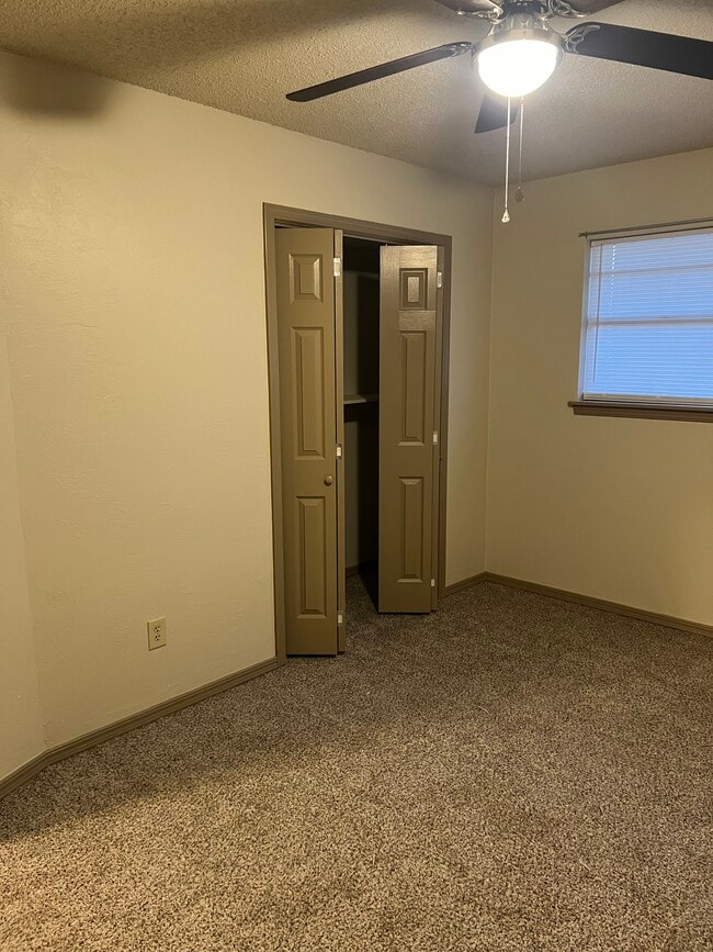 Photo - 287 Windsor Way