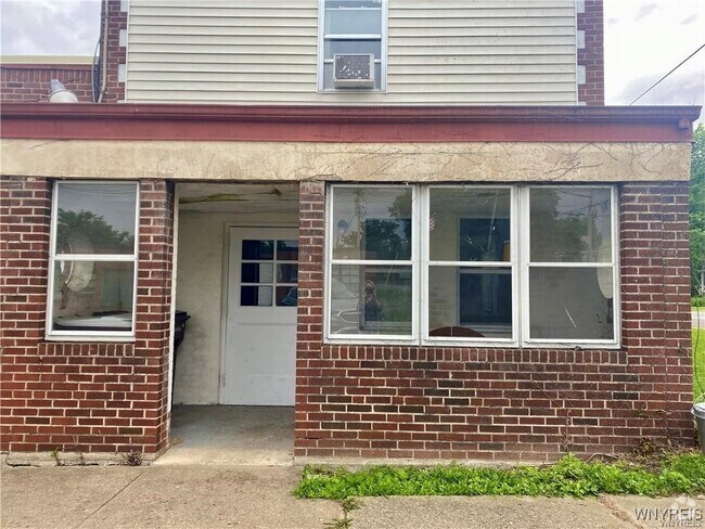 Building Photo - 8698 S Main St Rental
