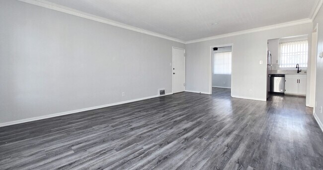 Photo - 611 Levering Ave