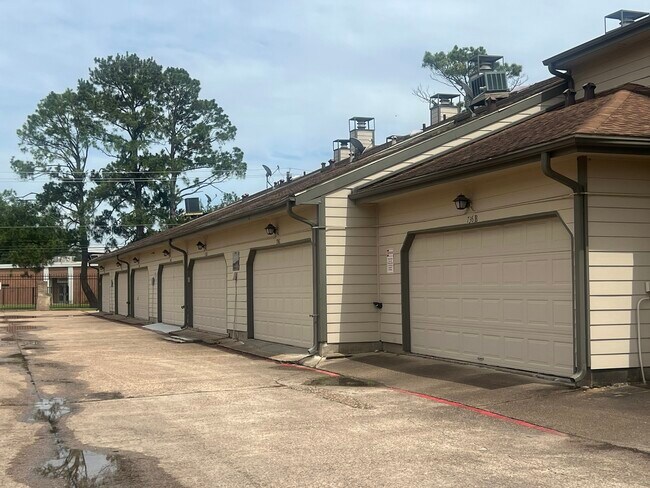 Photo - 736 Country Pl Dr Unidad E