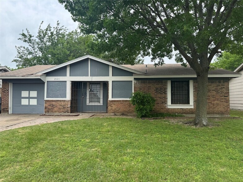 Photo - 2621 Concord Ln
