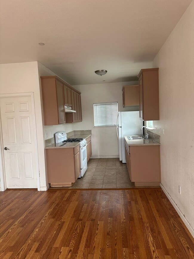 Photo - 1258 Ramona Ave Unit B