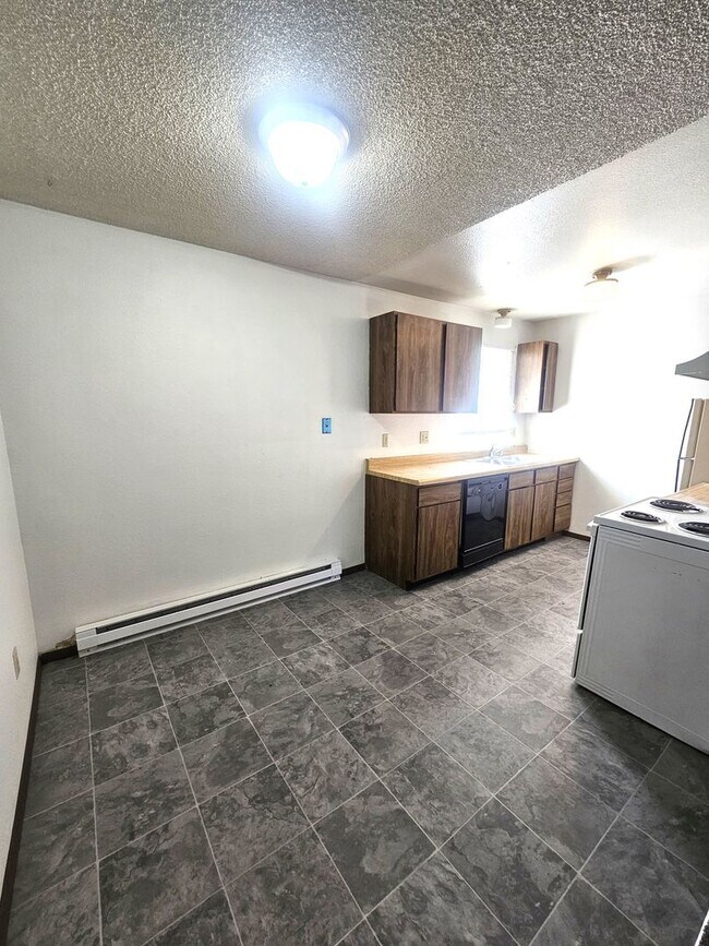 747 Glenarm St Unit 1