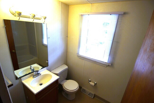 Photo - 717 S Allen St