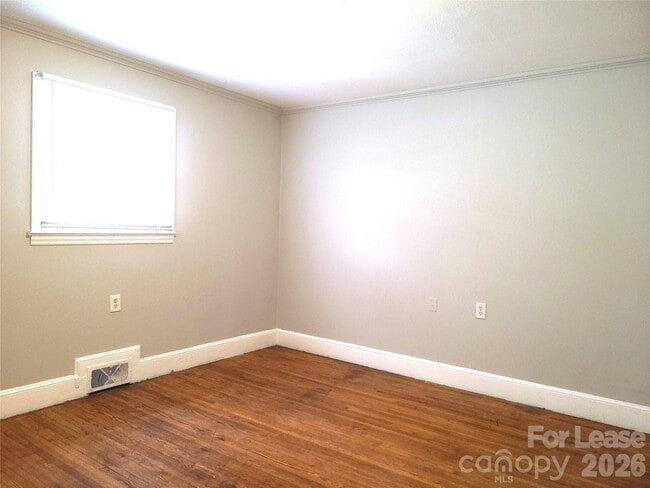 Photo - 90 Creswell Dr NE
