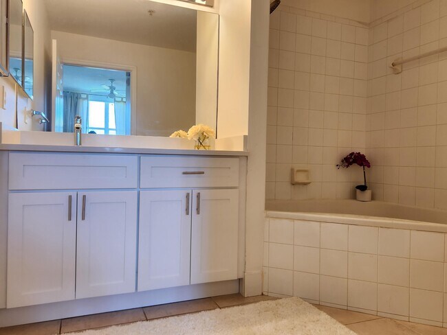 Photo - 2060 Greenview Shores Blvd Unit 305