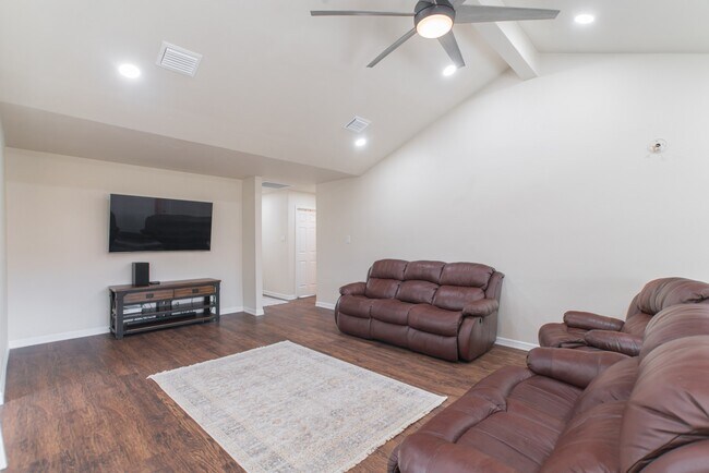 Building Photo - 4913 Deerwood Cir
