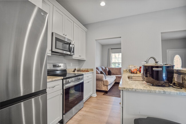 Photo - 305 N Division St