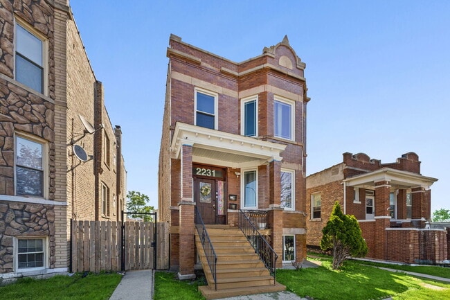 Building Photo - 2231 S Austin Blvd Unit 2