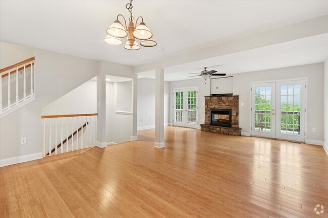 Building Photo - 3B/4B Townhome in Phoenixville!