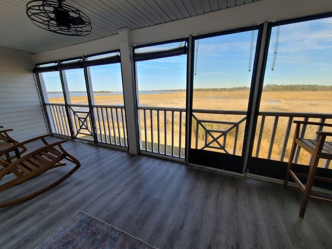 Building Photo - Welcome to our stunning 3-bedroom, 2-bathr... Unit TC108-8 Rental