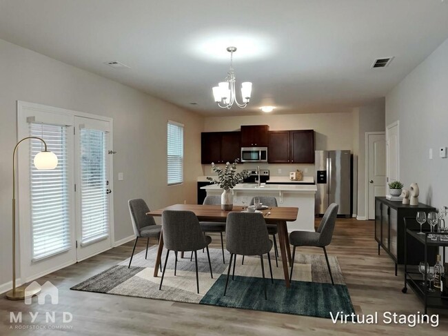 828 Lake Chase