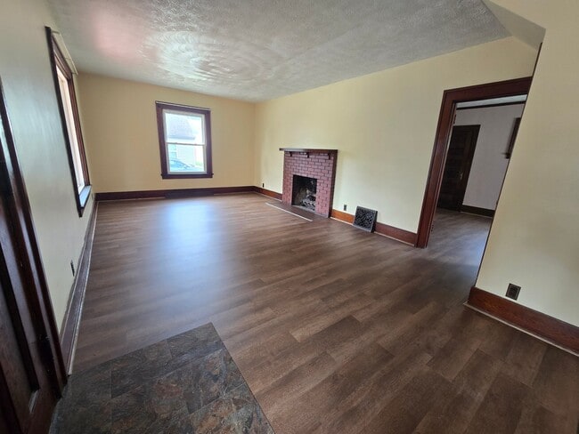 Building Photo - 1335 Highland Ct