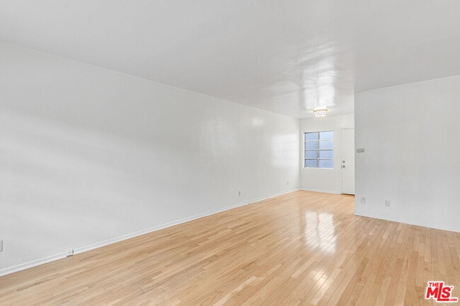 Photo - 1342 Yale St Unit B