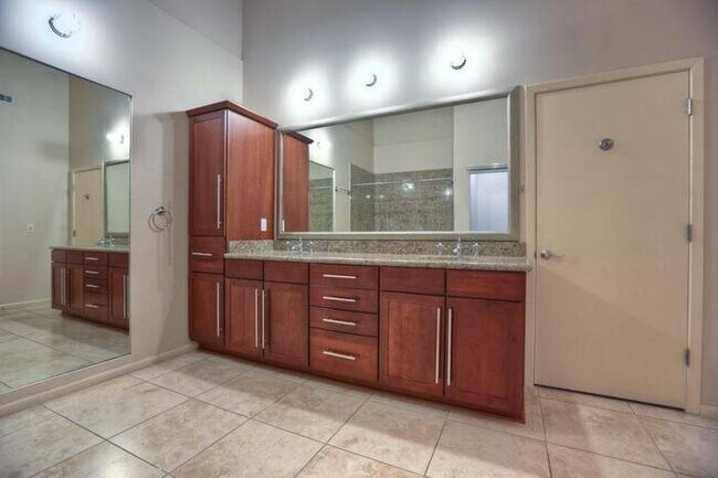 Photo - 705 Main St Unit 315