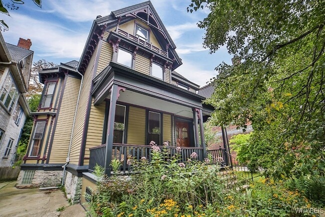 Photo - 298 Jersey St