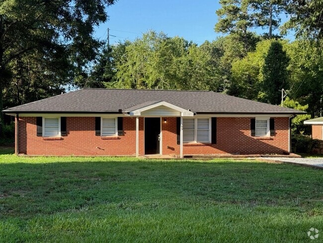 Building Photo - Charming 4 Bedroom Home located in Histori...