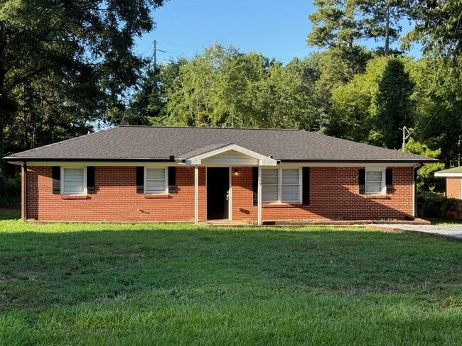 Building Photo - Charming 4 Bedroom Home located in Histori...