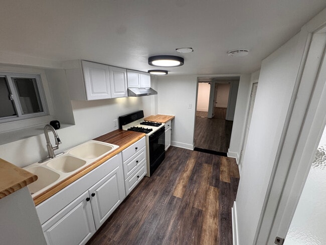 Photo - 3521 Oak Ave Unidad Basement