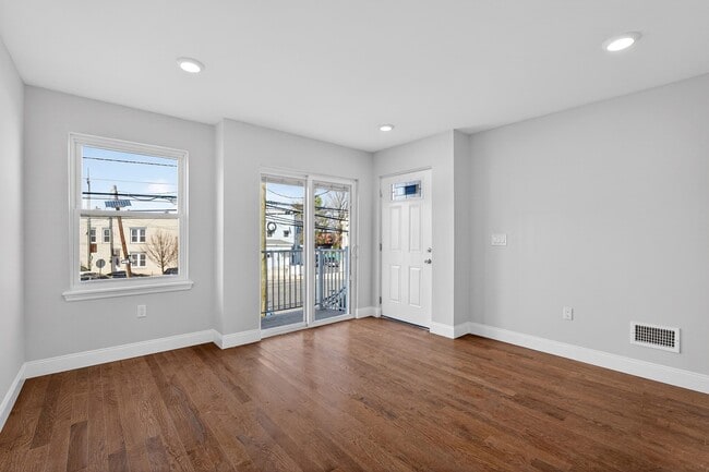 Photo - 40 E 5th St Unit 1