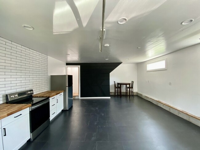 Kitchen & Living Room - 531 Burleigh Ave Unit #2