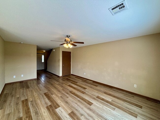 Photo - Spacious 4 Bed / 2.5 Bath in Quiet Neighborhood