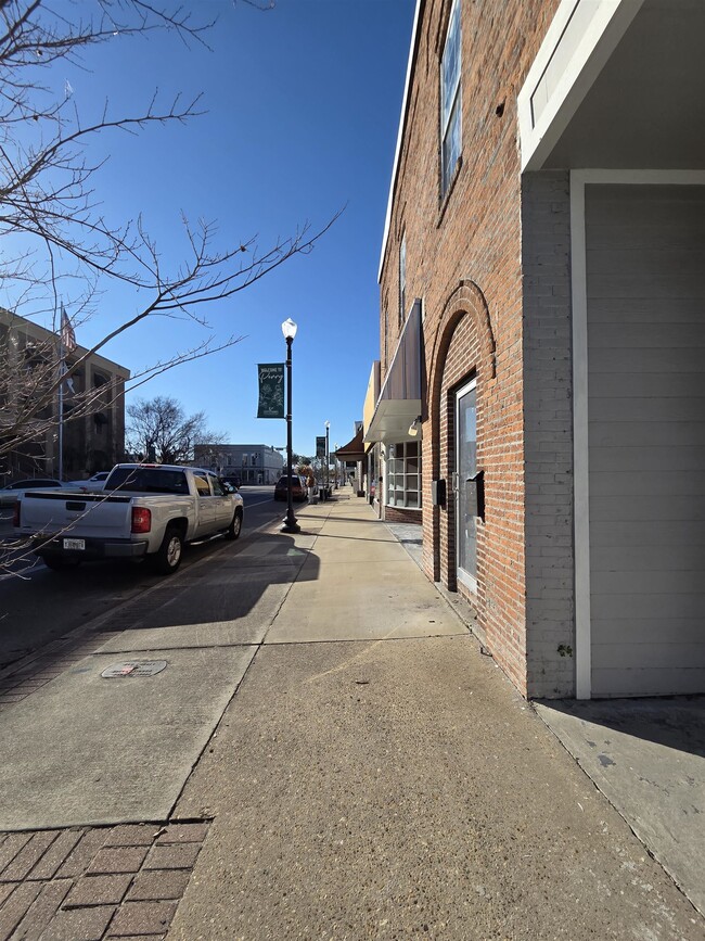 Photo - 131 N Jefferson St