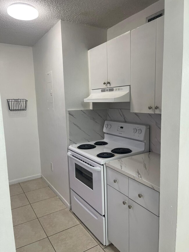 Building Photo - 15039 SW 71st Ln Unit B2