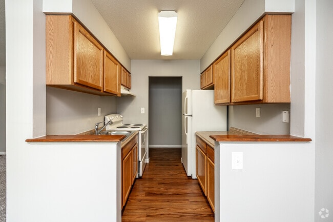 1BR, 1BA - 750 SF - Kitchen