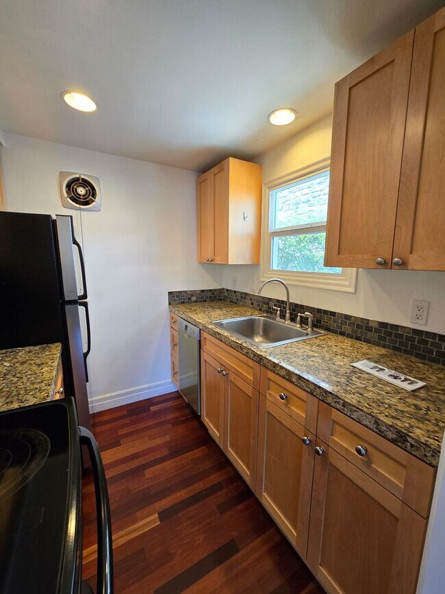 Photo - 522 HS LEWIS Unit 522