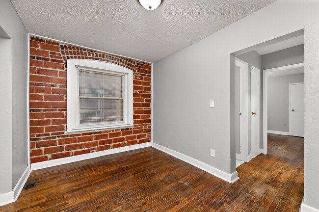 Photo - Hyde Park Apartments