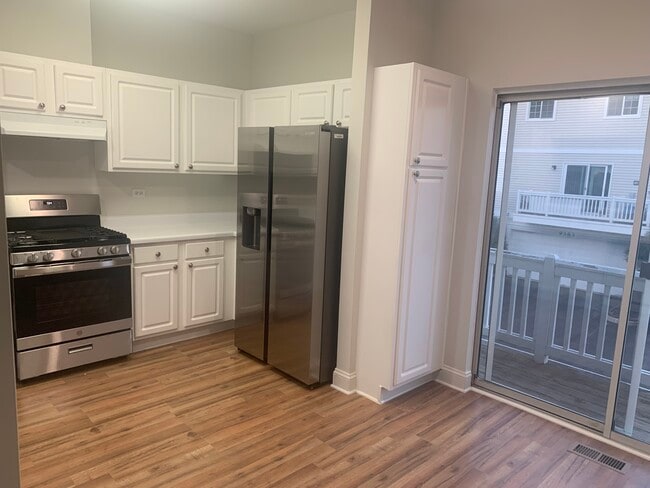 Photo - 9403 Harrison St