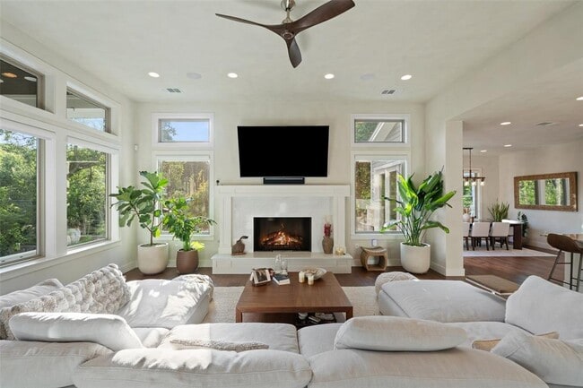 Photo - 1002 Meriden Ln