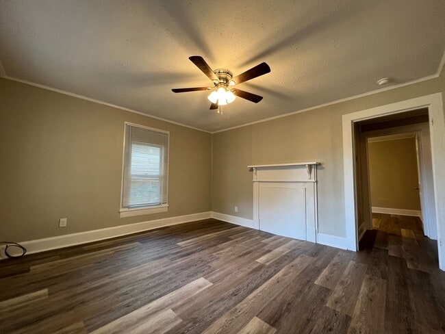 Photo - 904 W 6th Ave