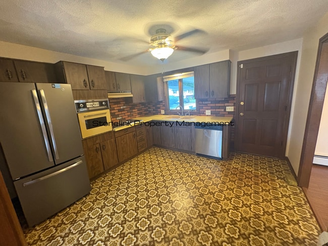 2 Heritage Cir