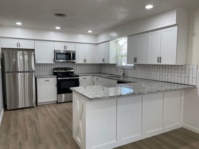 Photo - 4210 52nd St