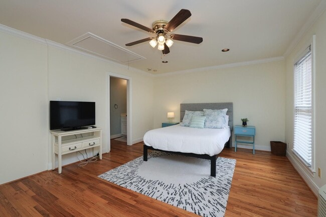 Photo - 1132 Oxford St