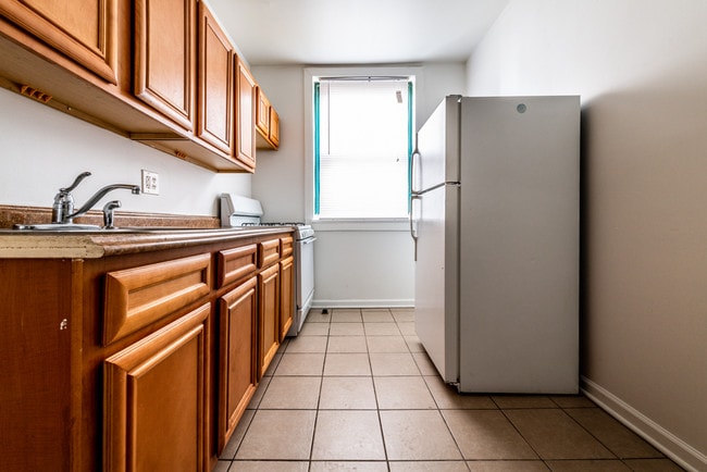 Photo - 2900 E 91st St