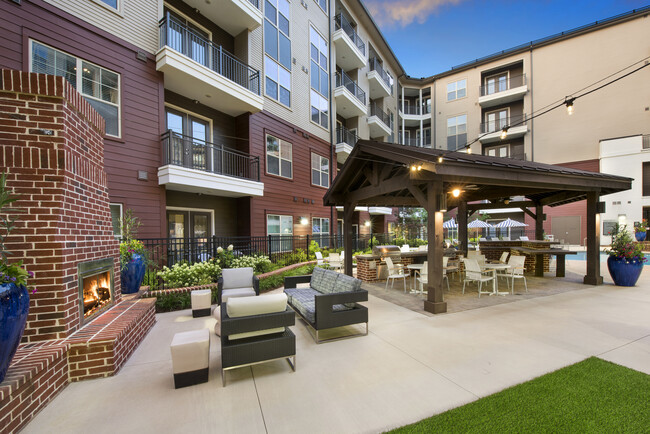 Outdoor Lounge & BBQ