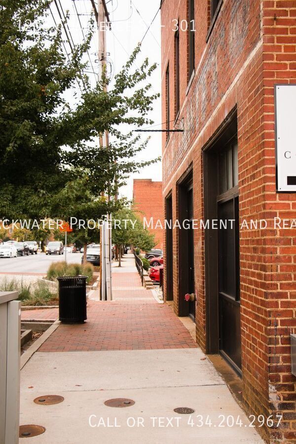 Photo - 1208 Commerce St