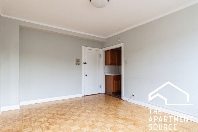 Photo - 717 W Belmont Ave Unit 504