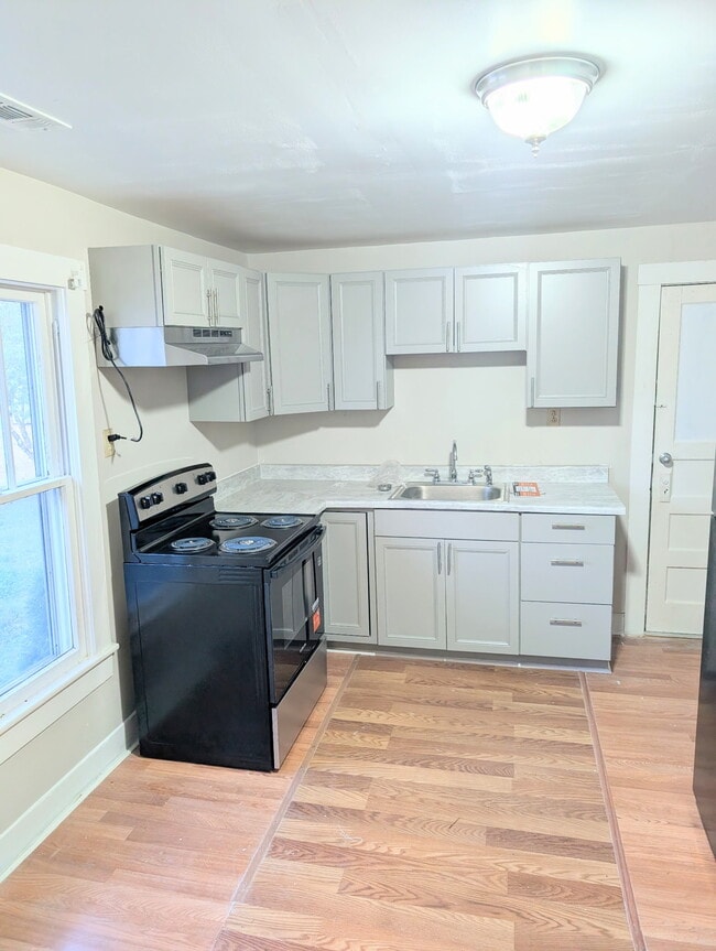 Photo - 604 E Warren St