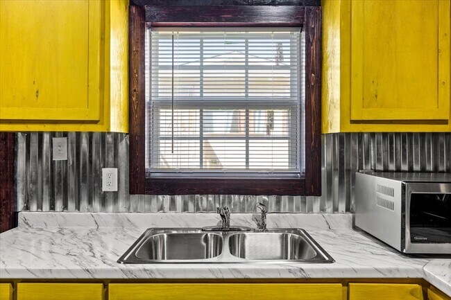 Photo - 2823 Avenue Q Unidad B