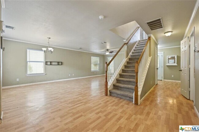 Photo - 5801 McNaughton